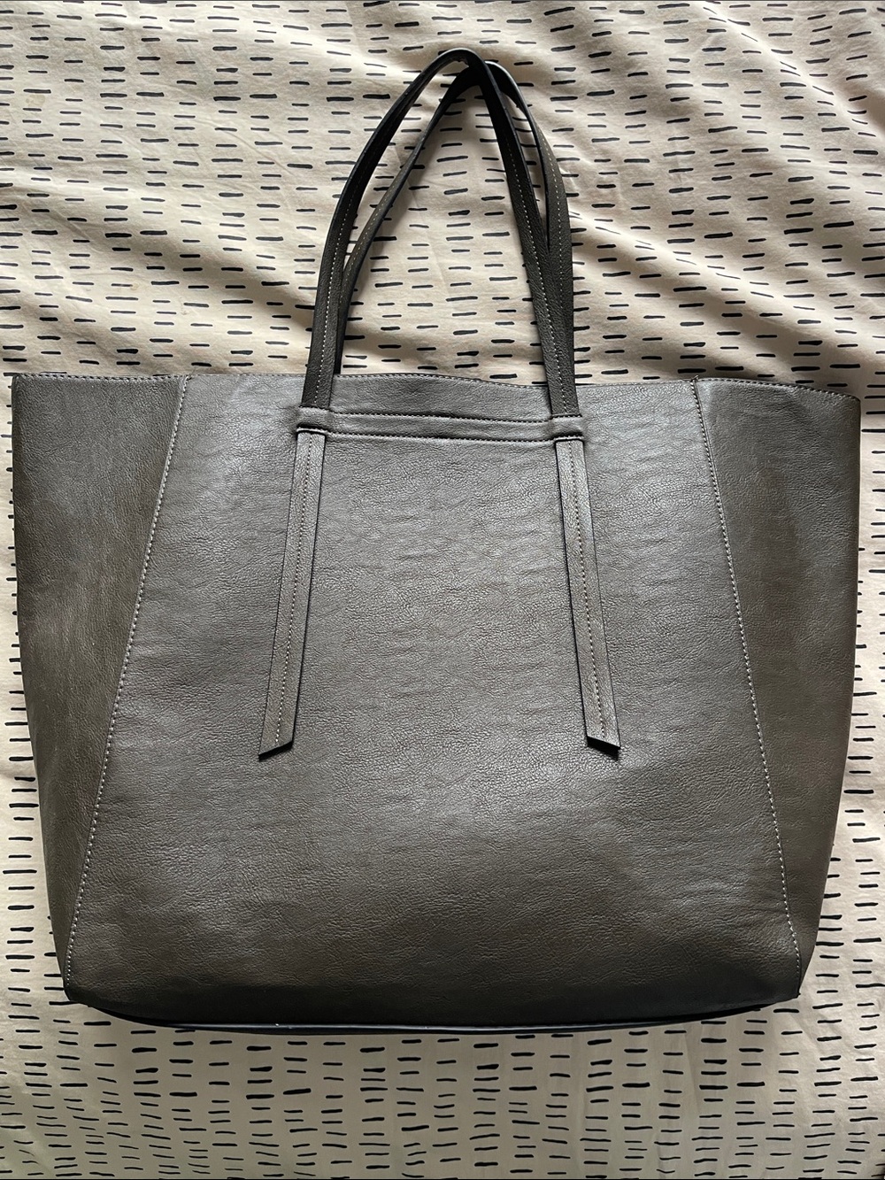 Minimalist Gray Leather Tote Bag — Everyday Carry